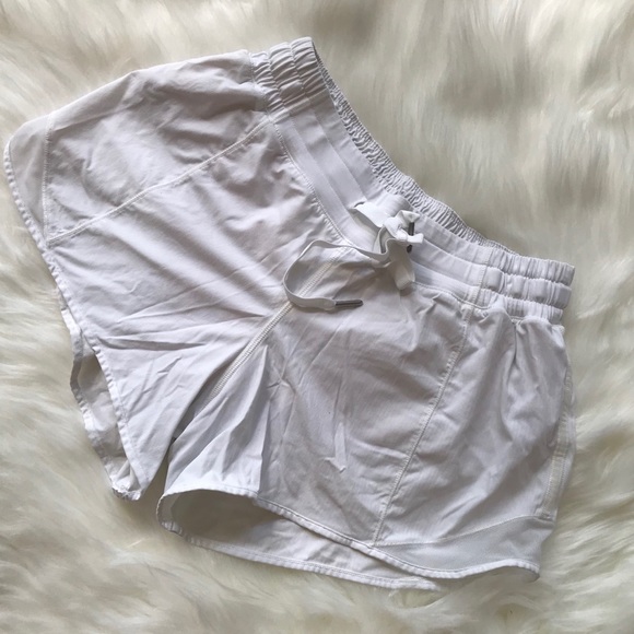 lululemon athletica Pants - Lululemon Hotty Hot White Short 2.5in - Worn Once